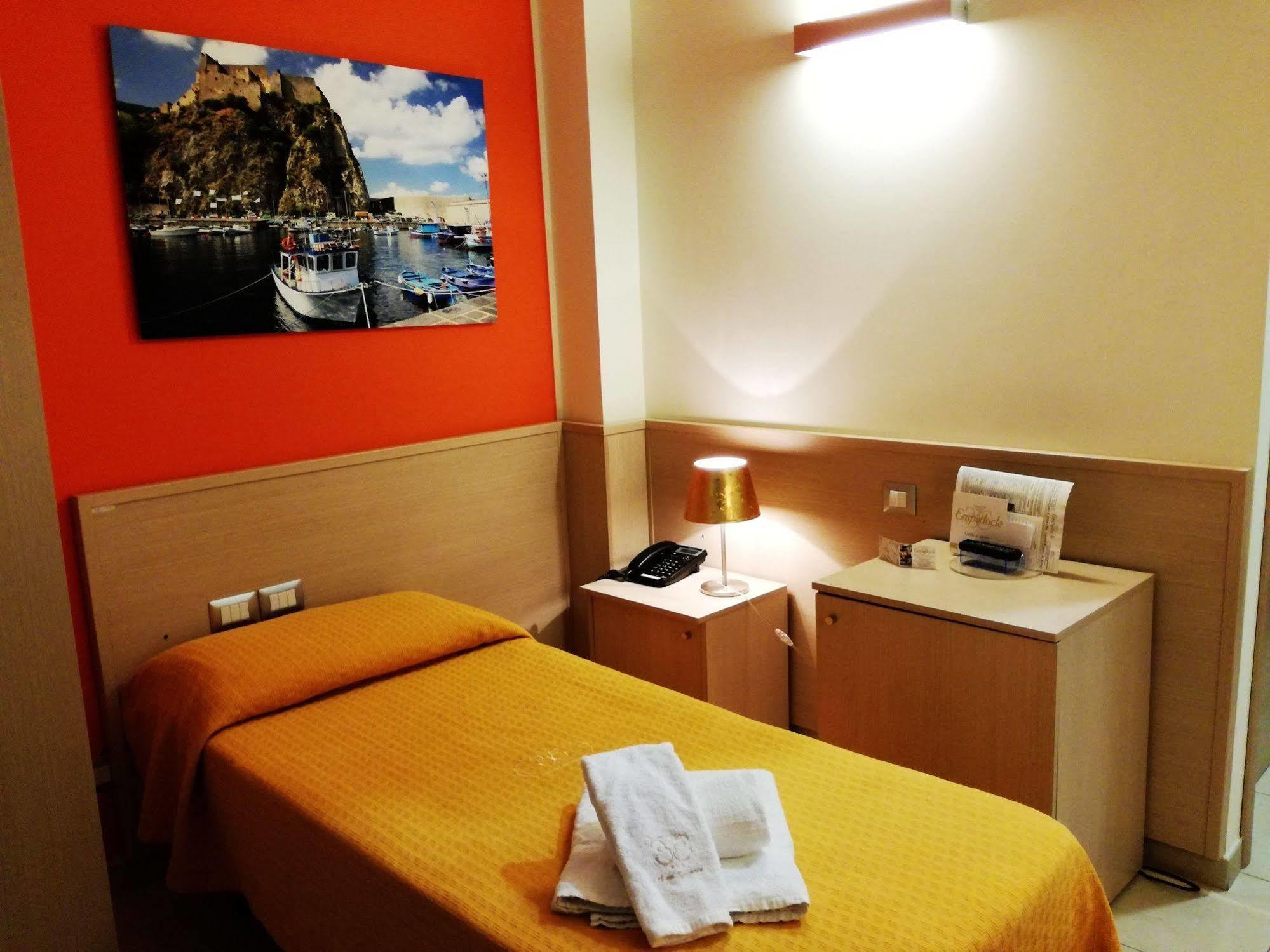 Hotel Residence Empedocle Messina Buitenkant foto